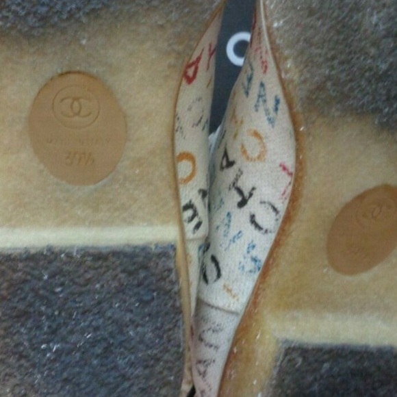 🆕 Chanel graffiti signature Boots 👢 - Picture 8 of 10